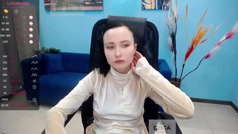 Snapshot of paradox_666_ chatting on January 2025 11:17:01 AM Louise online show from January 2025 11:17:01 AM