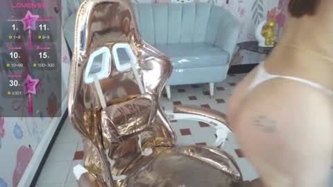 Snapshot of paris09_v chatting on January 2025 06:25:01 AM PARIS online show from January 2025 06:25:01 AM