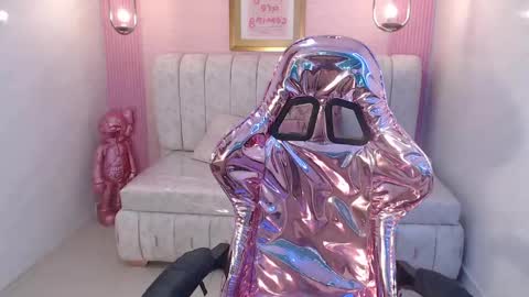 Snapshot of paris_1sub chatting on February 2025 08:34:02 PM Paris 1sub online show from February 2025 08:34:02 PM