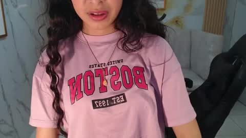 Snapshot of paris_1sub chatting on February 2025 05:17:02 PM Paris 1sub online show from February 2025 05:17:02 PM