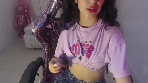 Snapshot of paris_1sub chatting on February 2025 08:22:01 PM Paris 1sub online show from February 2025 08:22:01 PM