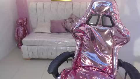 Snapshot of paris_1sub chatting on February 2025 09:53:02 PM Paris 1sub online show from February 2025 09:53:02 PM