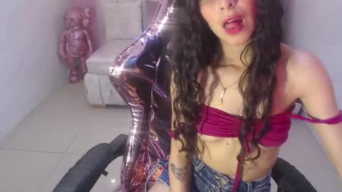 Snapshot of paris_1sub chatting on February 2025 08:42:01 PM Paris 1sub online show from February 2025 08:42:01 PM