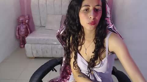 Snapshot of paris_1sub chatting on February 2025 09:31:01 PM Paris 1sub online show from February 2025 09:31:01 PM