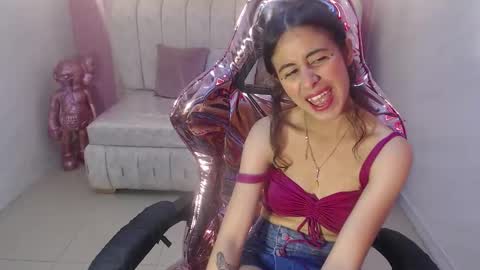 Snapshot of paris_1sub chatting on February 2025 08:50:01 PM Paris 1sub online show from February 2025 08:50:01 PM