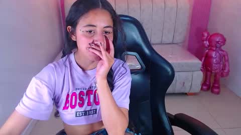 Snapshot of paris_1sub chatting on September 2025 03:55:01 PM Paris 1sub online show from September 2025 03:55:01 PM