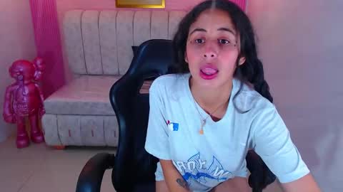 Snapshot of paris_1sub chatting on September 2025 01:22:02 PM Paris 1sub online show from September 2025 01:22:02 PM