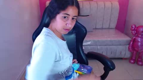 Snapshot of paris_1sub chatting on October 2025 12:22:02 PM Paris 1sub online show from October 2025 12:22:02 PM