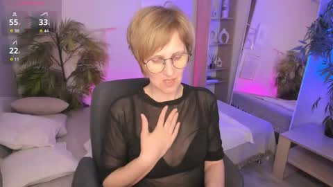 Snapshot of paris_cherry chatting on May 2026 06:49:01 PM Paris online show from May 2026 06:49:01 PM