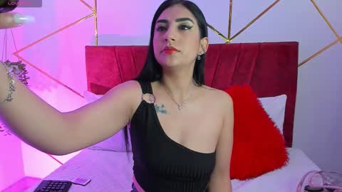 paris_evans_01 online show from October 2025 12:44:02 PM