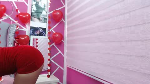 Snapshot of paris_hot12 chatting on February 2025 02:44:01 PM paris online show from February 2025 02:44:01 PM