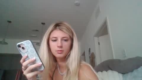 Snapshot of parisbaby2000 chatting on September 2025 01:56:01 PM parisbaby2000 online show from September 2025 01:56:01 PM