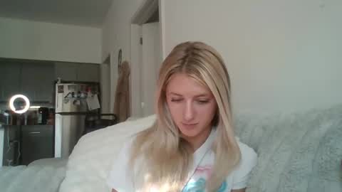 parisbaby2000 online show from October 2025 02:25:02 PM