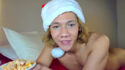 Snapshot of parisstone2 chatting on December 2024 01:14:01 AM connie online show from December 2024 01:14:01 AM
