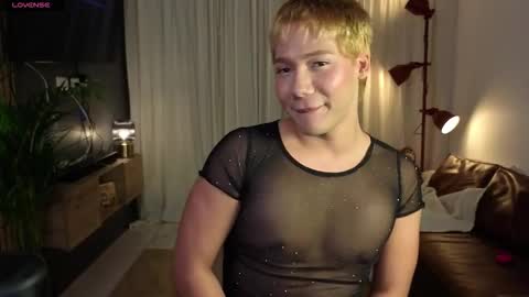 Snapshot of parisstone2 chatting on October 2025 11:58:01 PM connie online show from October 2025 11:58:01 PM