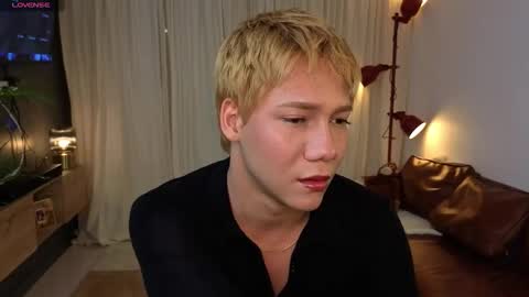 Snapshot of parisstone2 chatting on October 2025 11:27:02 PM connie online show from October 2025 11:27:02 PM