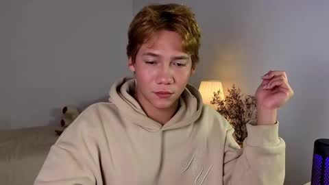 Snapshot of parisstone2 chatting on December 2025 02:16:02 AM connie online show from December 2025 02:16:02 AM