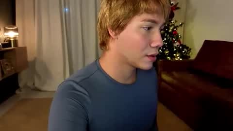 Snapshot of parisstone2 chatting on December 2025 01:02:01 AM connie online show from December 2025 01:02:01 AM