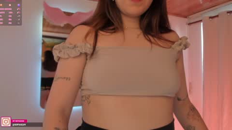 Snapshot of pau_cute chatting on December 2024 09:06:01 PM Sofa online show from December 2024 09:06:01 PM