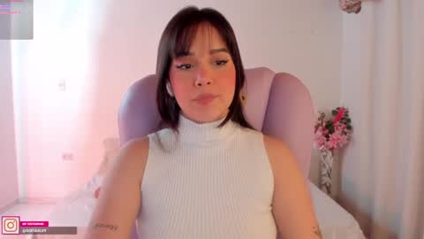 Snapshot of pau_cute chatting on January 2025 04:37:02 AM Sofa online show from January 2025 04:37:02 AM