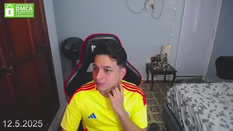 Snapshot of paul_crewe chatting on December 2025 06:59:02 PM paul_crewe online show from December 2025 06:59:02 PM