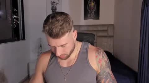 Snapshot of paul_roger chatting on October 2025 02:37:02 AM PAUL ROGER online show from October 2025 02:37:02 AM