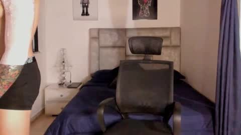 Snapshot of paul_roger chatting on October 2025 06:37:01 AM PAUL ROGER online show from October 2025 06:37:01 AM