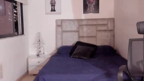 Snapshot of paul_roger chatting on October 2025 11:50:04 PM PAUL ROGER online show from October 2025 11:50:04 PM