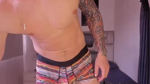 Snapshot of paul_roger chatting on November 2025 12:48:01 PM PAUL ROGER online show from November 2025 12:48:01 PM