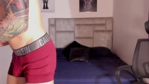 Snapshot of paul_roger chatting on November 2025 02:01:02 AM PAUL ROGER online show from November 2025 02:01:02 AM