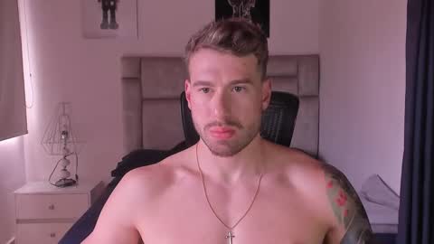 Snapshot of paul_roger chatting on November 2025 05:33:02 PM PAUL ROGER online show from November 2025 05:33:02 PM