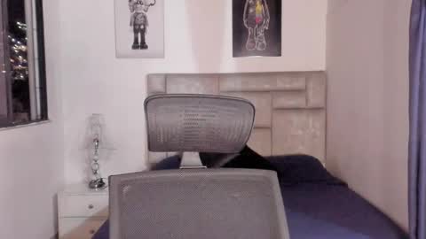 Snapshot of paul_roger chatting on November 2025 02:31:02 AM PAUL ROGER online show from November 2025 02:31:02 AM