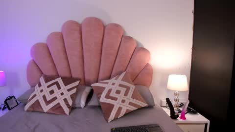 Paula   online show from March 2026 11:27:02 AM