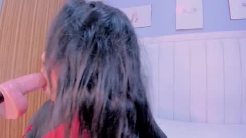 Pau online show from October 2025 08:21:02 PM