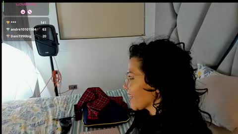 Snapshot of paula_daniela1 chatting on February 2025 11:43:02 PM Paula online show from February 2025 11:43:02 PM