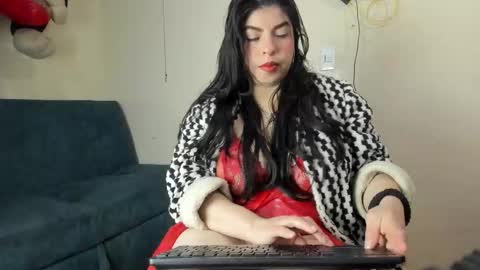 paula_ellie online show from November 2025 02:12:01 AM