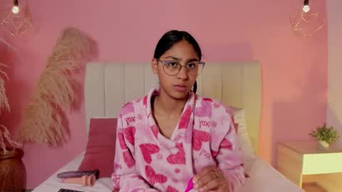 Snapshot of paulacastilla chatting on November 2025 04:12:01 AM Pau online show from November 2025 04:12:01 AM