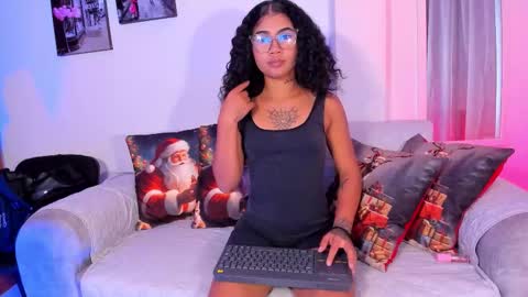 Snapshot of paulete_w chatting on December 2025 01:15:01 PM Pau online show from December 2025 01:15:01 PM