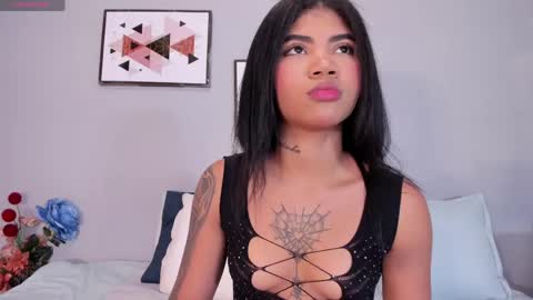 Snapshot of paulete_w chatting on May 2026 12:24:01 PM Pau online show from May 2026 12:24:01 PM