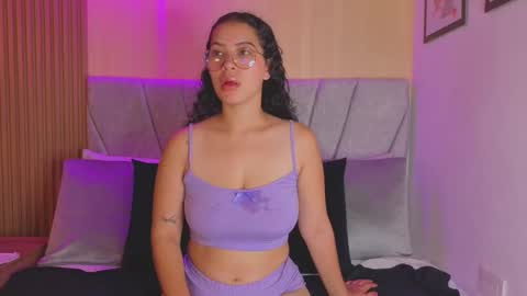 Snapshot of paulina__rose chatting on November 2025 11:21:02 AM paulina online show from November 2025 11:21:02 AM