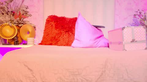 Paulina  online show from September 2025 11:48:01 AM