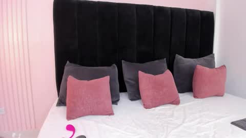 Snapshot of paulina_zuarez chatting on November 2025 09:37:02 PM Paulina online show from November 2025 09:37:02 PM