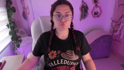 Estefania online show from October 2025 07:02:02 PM