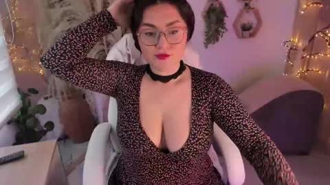 Estefania online show from November 2025 02:05:01 PM