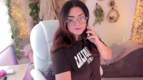 Snapshot of paulinacostello chatting on June 2026 03:50:01 PM Estefania online show from June 2026 03:50:01 PM