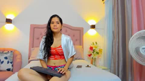 paulinavera online show from March 2026 12:32:01 PM