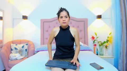 paulinavera online show from May 2026 02:01:01 PM