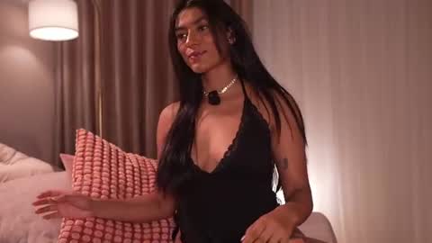 Snapshot of pauline_7 chatting on June 2026 06:18:02 PM pauline_7 online show from June 2026 06:18:02 PM