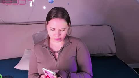 Snapshot of pauline_moore chatting on October 2025 10:05:02 AM Erica online show from October 2025 10:05:02 AM