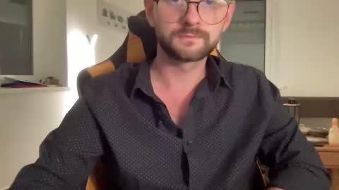 Snapshot of paulsimpsn chatting on October 2025 05:10:02 PM love bush online show from October 2025 05:10:02 PM